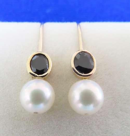 SOLID 9 CARAT GOLD GENUINE SEAWATER AKOYA OYSTER PEARL and SAPPHIRE EARRINGS 9CT