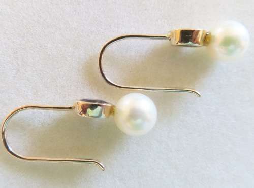 SOLID 9 CARAT GOLD GENUINE SEAWATER AKOYA OYSTER PEARL and SAPPHIRE EARRINGS 9CT