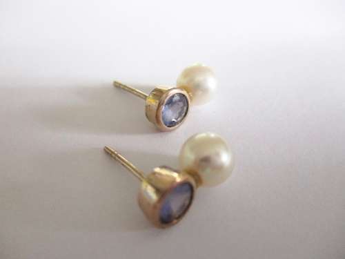 SOLID 9 CARAT GOLD GENUINE SEAWATER AKOYA OYSTER PEARL and TANZANITE STUD EARRINGS 9CT!