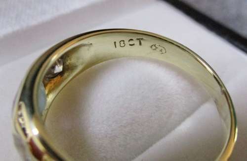 Beautiful 18 Carat Gold Sapphire and Diamond Ring!