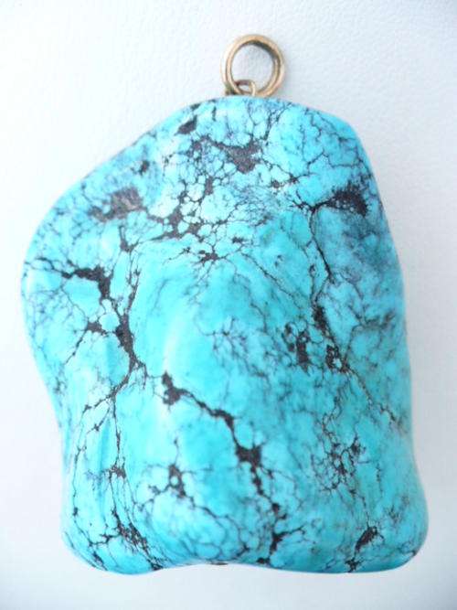 ***** NINE CARAT GOLD & LARGE VINTAGE CHUNKY TURQUOISE PENDANT 9CT! *****
