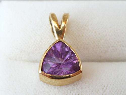 BRAND NEW HAND-MADE FACETED TRIANGULAR AMETHYST & 9CT GOLD PENDANT!