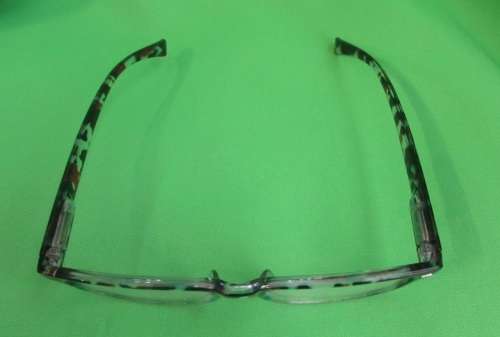 Reading glasses +01 strength