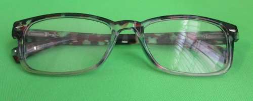 Reading glasses +01 strength