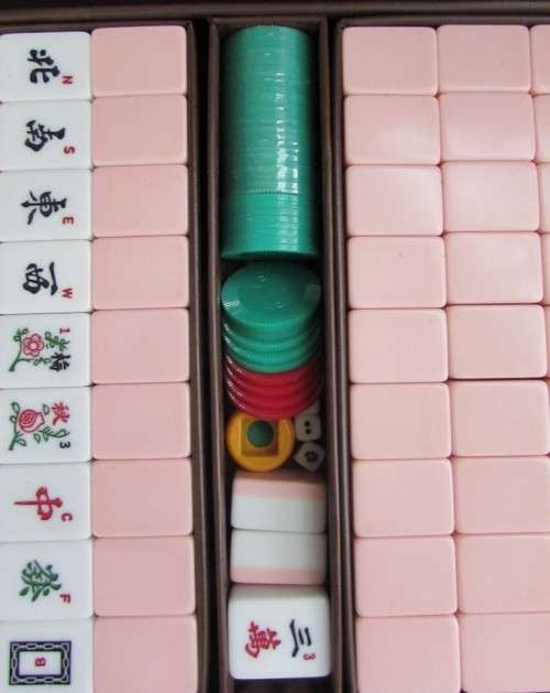 Vintage Mahjong game set 1970 - 1980