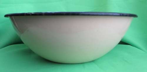 Medium enamel mixing bowl