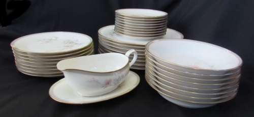 Noritake lyndfield dinner set for 8  settings (34 Piece)