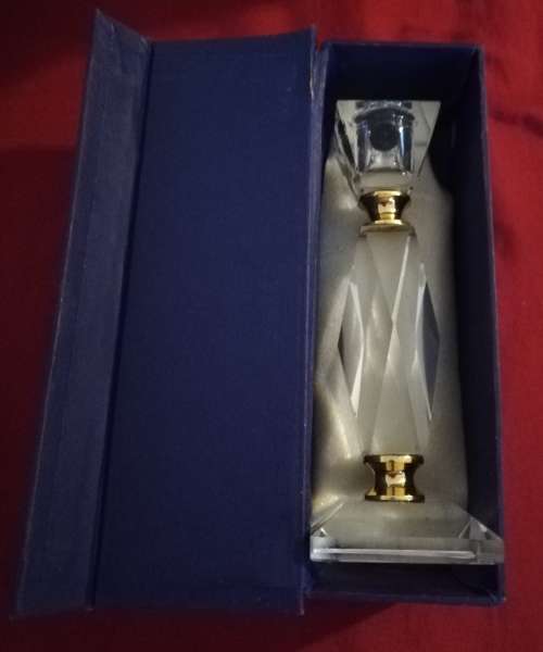 BEAUTIFUL GLASS CANDELSTICK