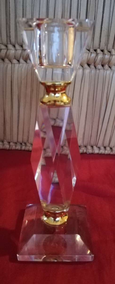 BEAUTIFUL GLASS CANDELSTICK