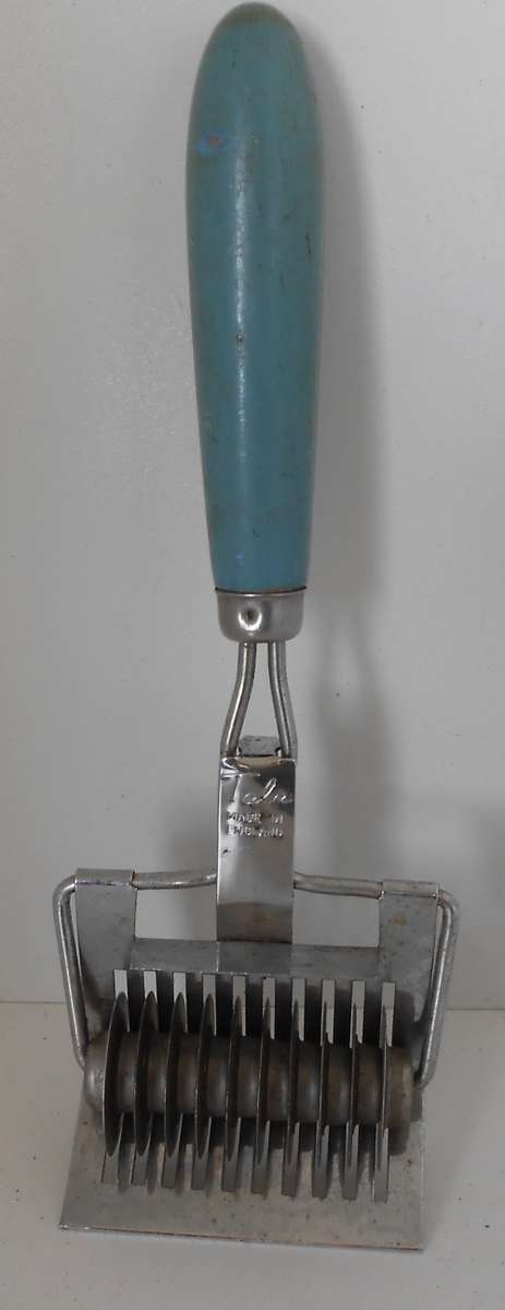 Tala Handheld Pasta/fresh herb Roller Cutter - Made in England