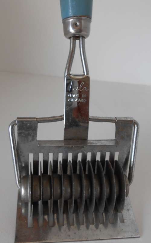 Tala Handheld Pasta/fresh herb Roller Cutter - Made in England