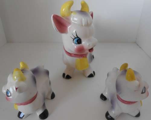 VINTAGE COW MILK JUG AND SALT & PEPPER POTS