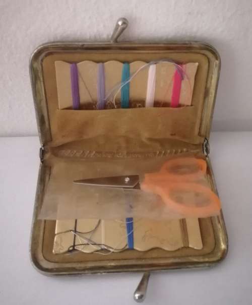 EMERGENCY MENDING KIT