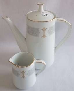 Beautiful Classique Noritake Teapot and Milk jug