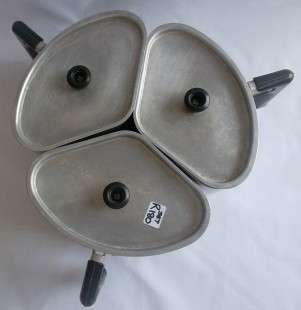 Wonderful Vintage Hart Triangle 3 Pots with Lids.