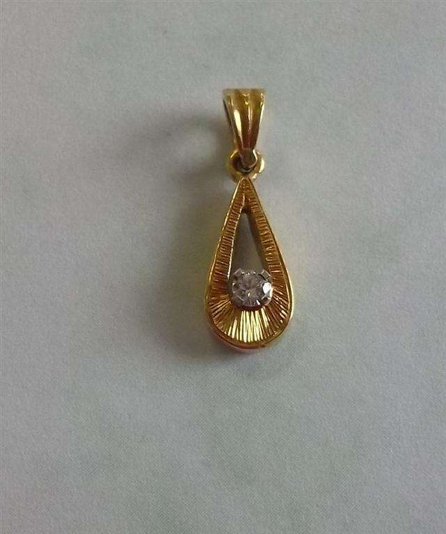 18ct Gold Pendant with Diamond