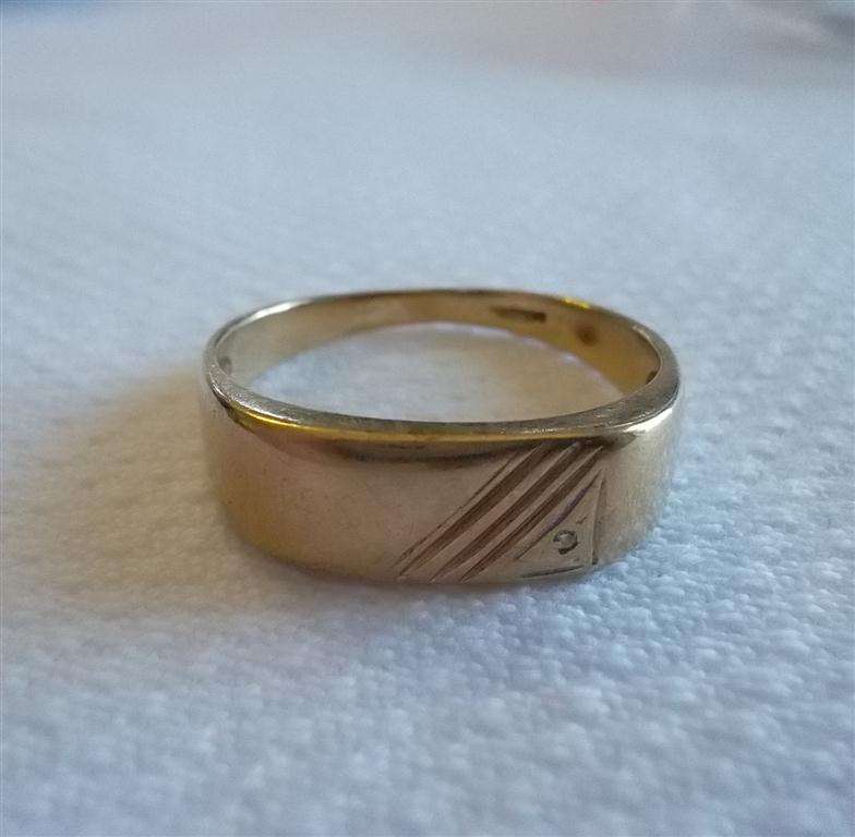 9ct Gold Mens  Ring