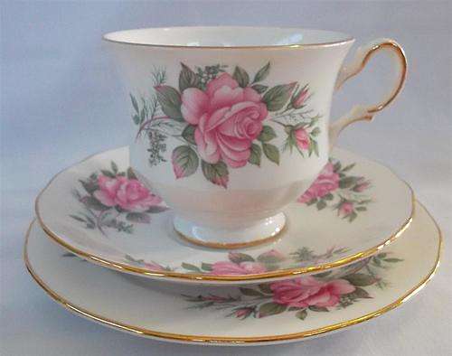 Collectable Queen Anne  Tri - set.