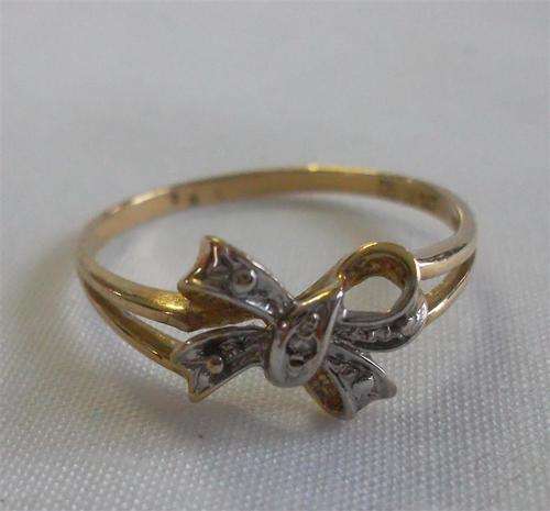 9ct Gold Ring with diamond