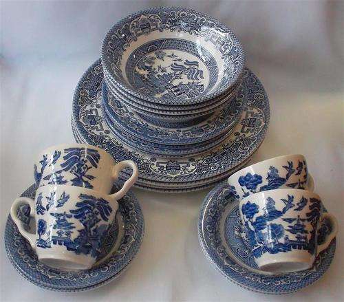 20 Piece Blue Willow Pattern Dinner Set