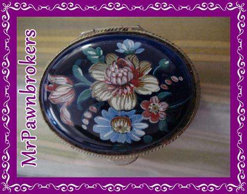 Collectable Pill Box!! Stunning for your collection!!