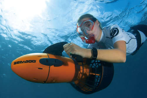 ELECTRIC SEA SCOOTER IN GOOD CONDITION, RECHARGEBLE BAT & CHARGER INC.. SIZE - 40CM LONG