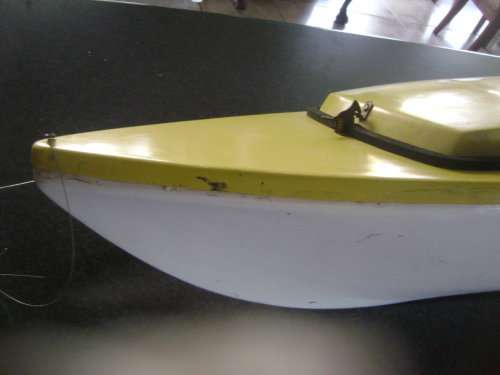 LARGE CARP KING MK 3, FISHING BAIT BOAT, GOOD CONDITION, BATTERIES, CHARGER, REMOTE, READY TO RUN.