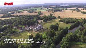 DJI Phantom 3 - Very good Condition + DJI HARD CELL Carry Case + CELLPHONE CLIP ,remote + charger.