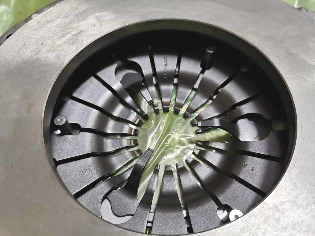 SCHAEFFLER  630310609 CHEVROLET TRIALBLAZER 2.5L,2.8L,CLUTCH KIT( CLUTCH PLATE,&PRESSURE PLATE ).