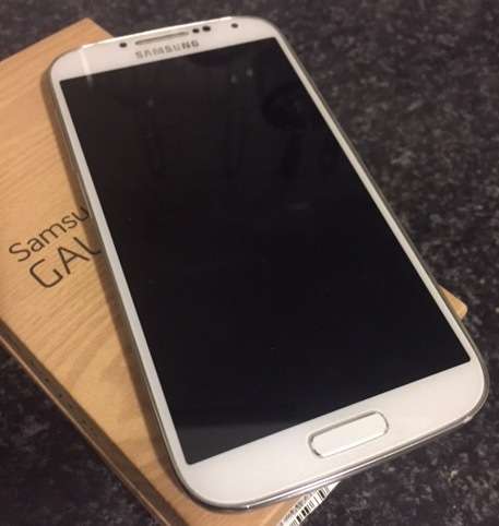 Samsung Galaxy S4 - As NEW condition