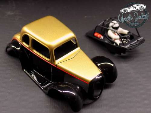 Pioneer Kit #7 - `34 Ford Coupe Legends Racer, Ready Painted Kit, black/gold
