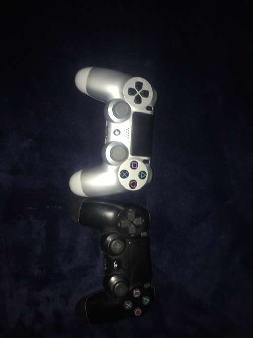 PS4 500Gb Console + 2 Controllers + 9 Triple A Games + Vertical Cooling Stand