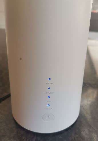 Alcatel Wireless Router HH72V1 - Good working condition (Takes a SIM card)