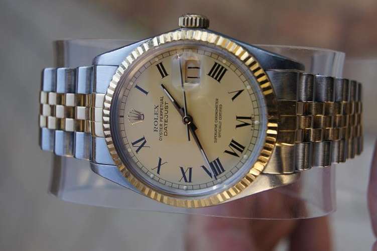 ROLEX OYSTER PERPETUAL DATEJUST GOLD      NO RESERVES