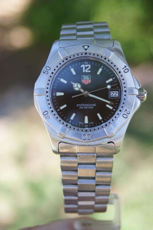 TAG HEUER PROFESSIONAL BLACK  DIAL MINT  EXCELLENT@@ in box