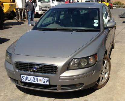 VOLVO S40