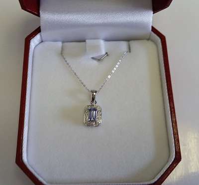 **R1 Auction** Ladies 9ct White Gold Necklace with Tanzanite Pendant