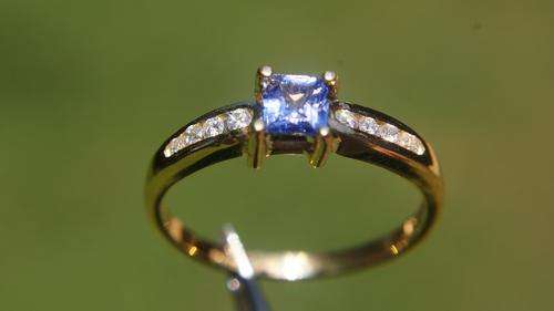 DIAMONDS AND SAPPHIRE  SOLID GOLD RING JEWELLERY LIQUIDATION TUES THURS NIGHTS