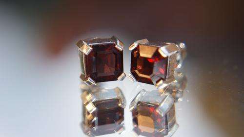 WHITE GOLD  & GARNETS BEAUTIFUL  PAIR EARRINGS    @@ NO RESERVES@@ GENUINE AUCTION