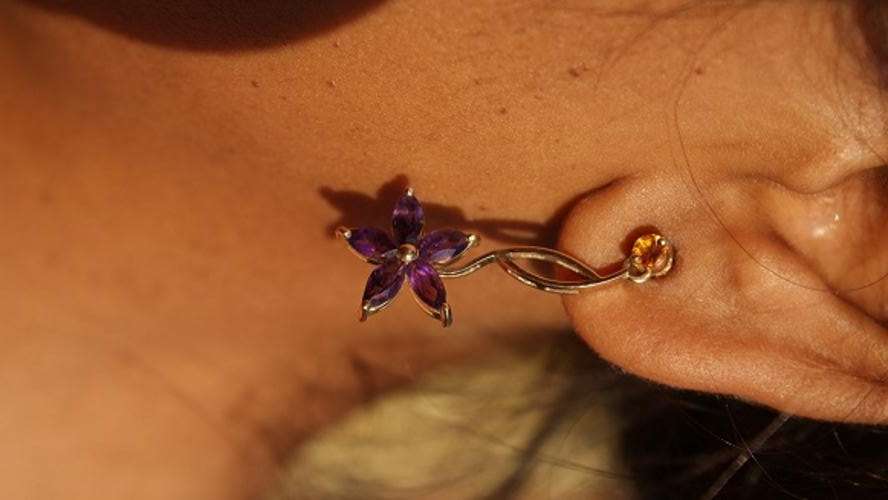 SET FLOWER EARRINGS  WITH SEMI PRECIOUS STONES  NO RESERVES