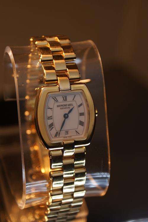 RAYMOND WEIL LADIES IMMAC GOLD WATCH   @@ NO RESERVES@@ GENUINE AUCTION
