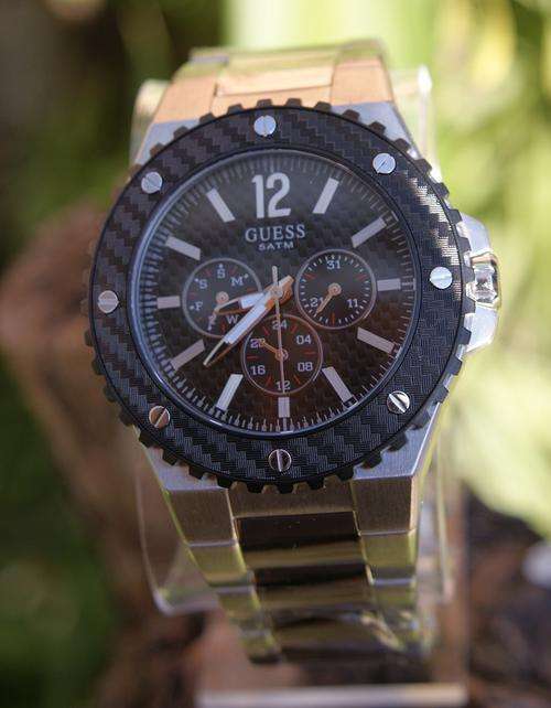 GUESS NEW  GENTS Watch      NO RESERVES