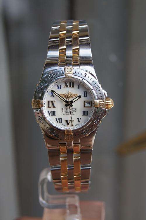 BREITLING WINDRIDER STARLINER GOLD MOTHER OF PEARL MINT GIFT QUALITY  LADIES        NO RESERVES