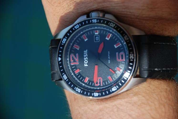 FOSSIL SPORTS WATCH NEW IN BOX     NO RESERVES