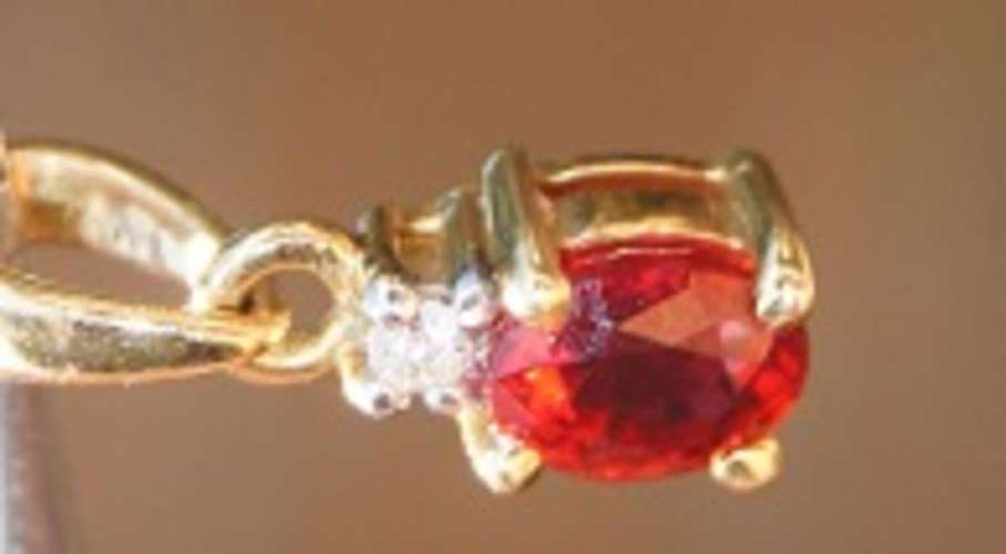 RUBY AND GOLD  PENDANT           @@ NO RESERVES@@