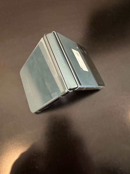 *FREE SHIPPING * Samsung Galaxy - Z Flip 3 - 5G - 256GB -Single Sim -