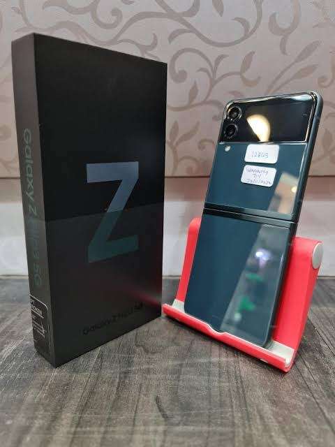*FREE SHIPPING * Samsung Galaxy - Z Flip 3 - 5G - 256GB -Single Sim -