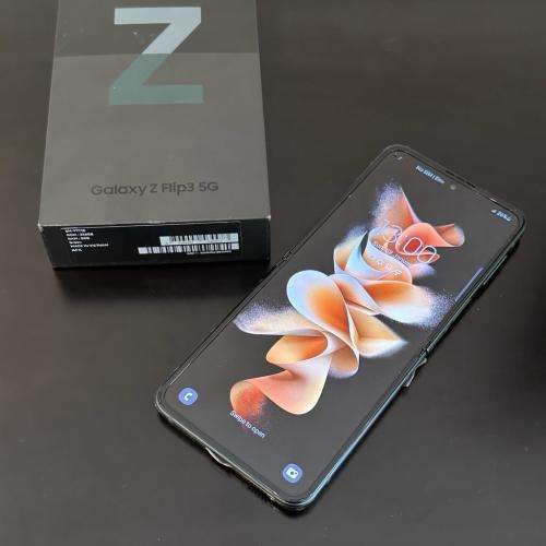 *FREE SHIPPING * Samsung Galaxy - Z Flip 3 - 5G - 256GB -Single Sim -