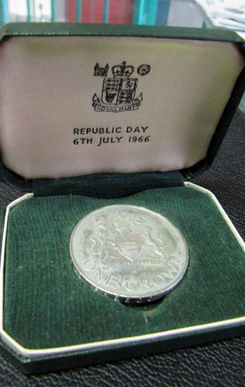 Malawi Crown 1966 Proof coin in box