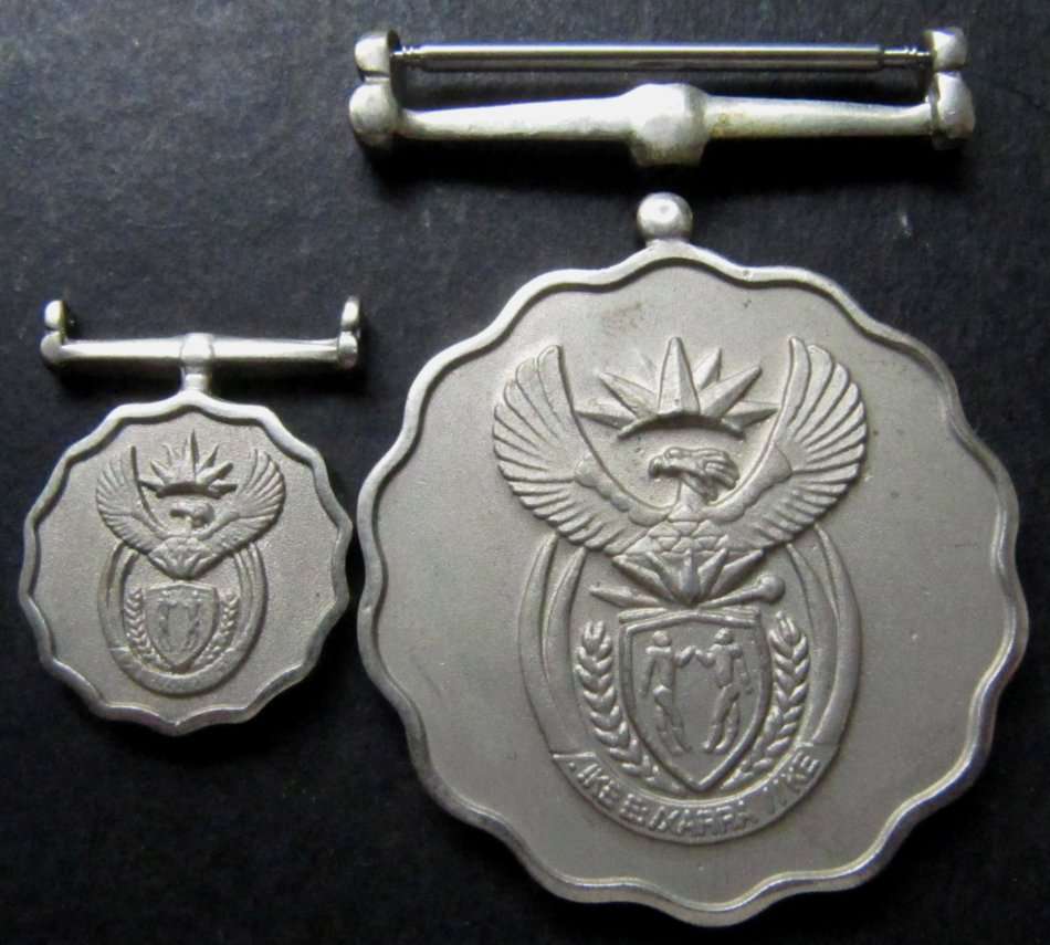 2003 SANDF Medal for Loyal Service - Full & Miniature, as per photo